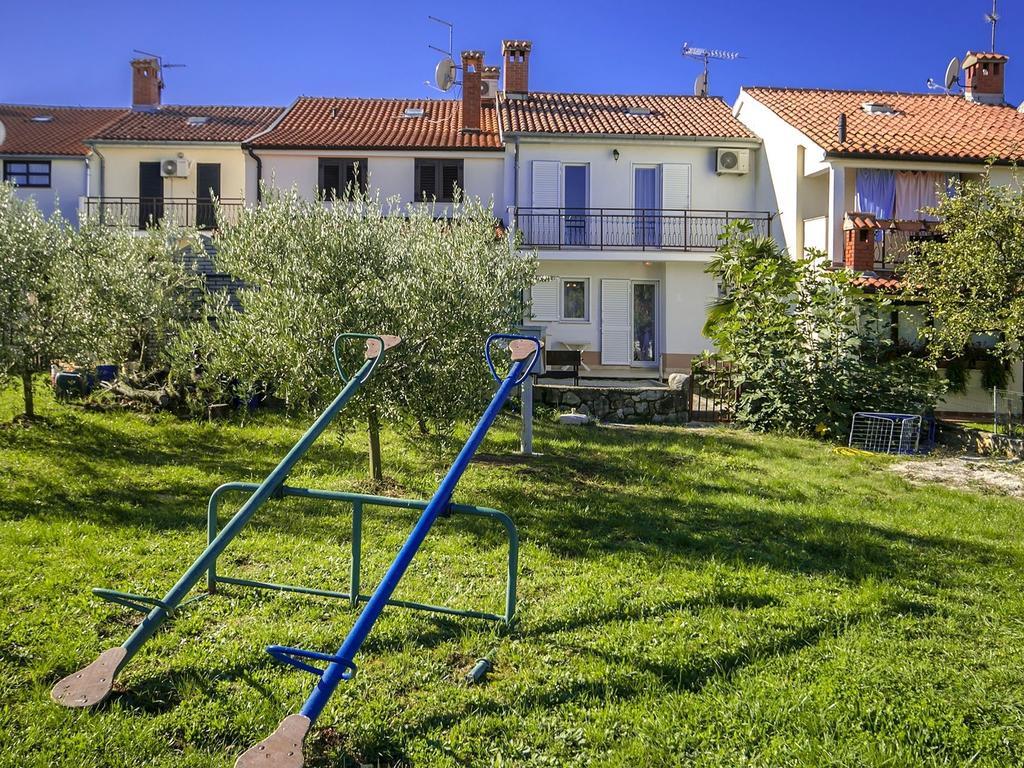 Charming Beachfront Holiday Home In Porec Luaran gambar