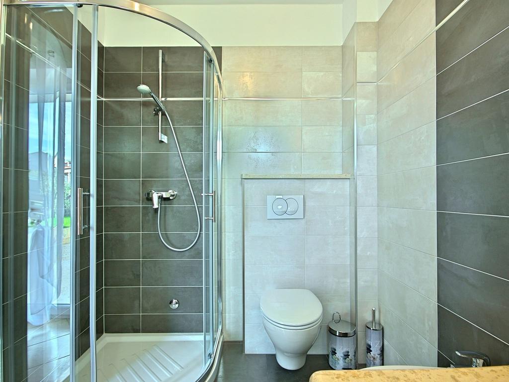 Charming Beachfront Holiday Home In Porec Luaran gambar