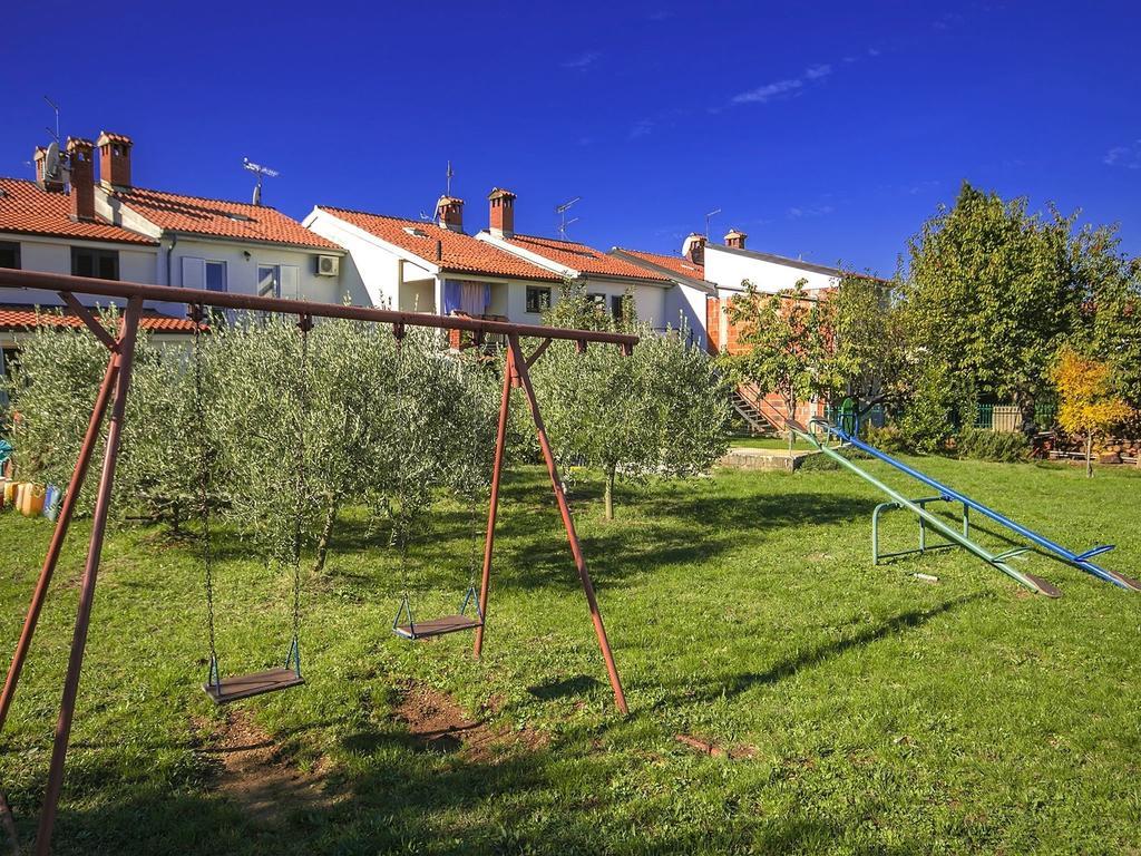 Charming Beachfront Holiday Home In Porec Luaran gambar