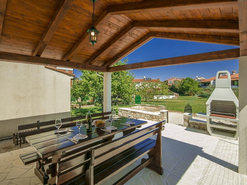 Charming Beachfront Holiday Home In Porec Bilik gambar