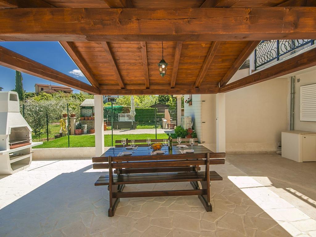 Charming Beachfront Holiday Home In Porec Bilik gambar