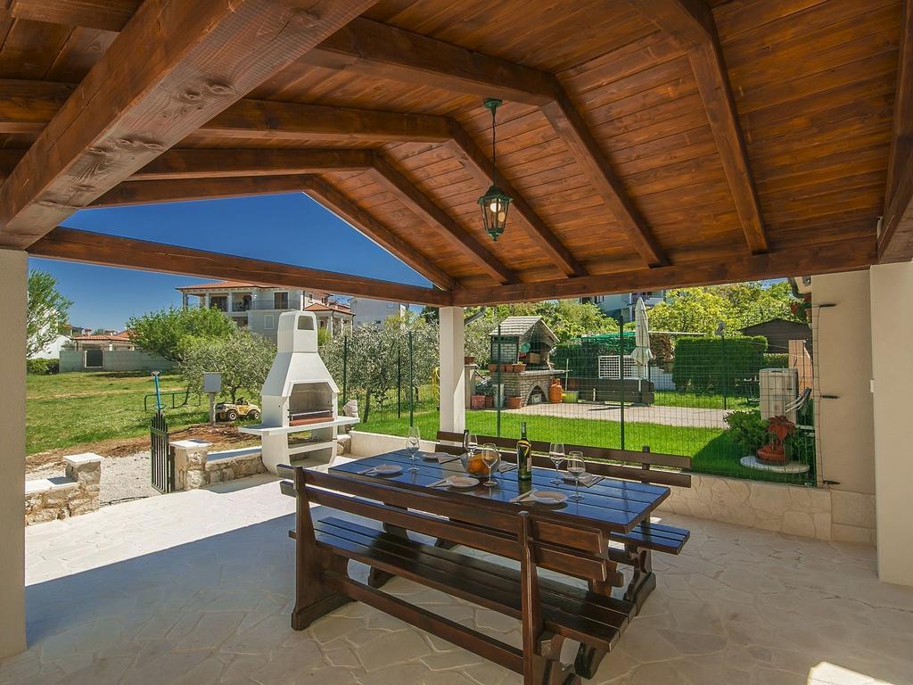 Charming Beachfront Holiday Home In Porec Bilik gambar