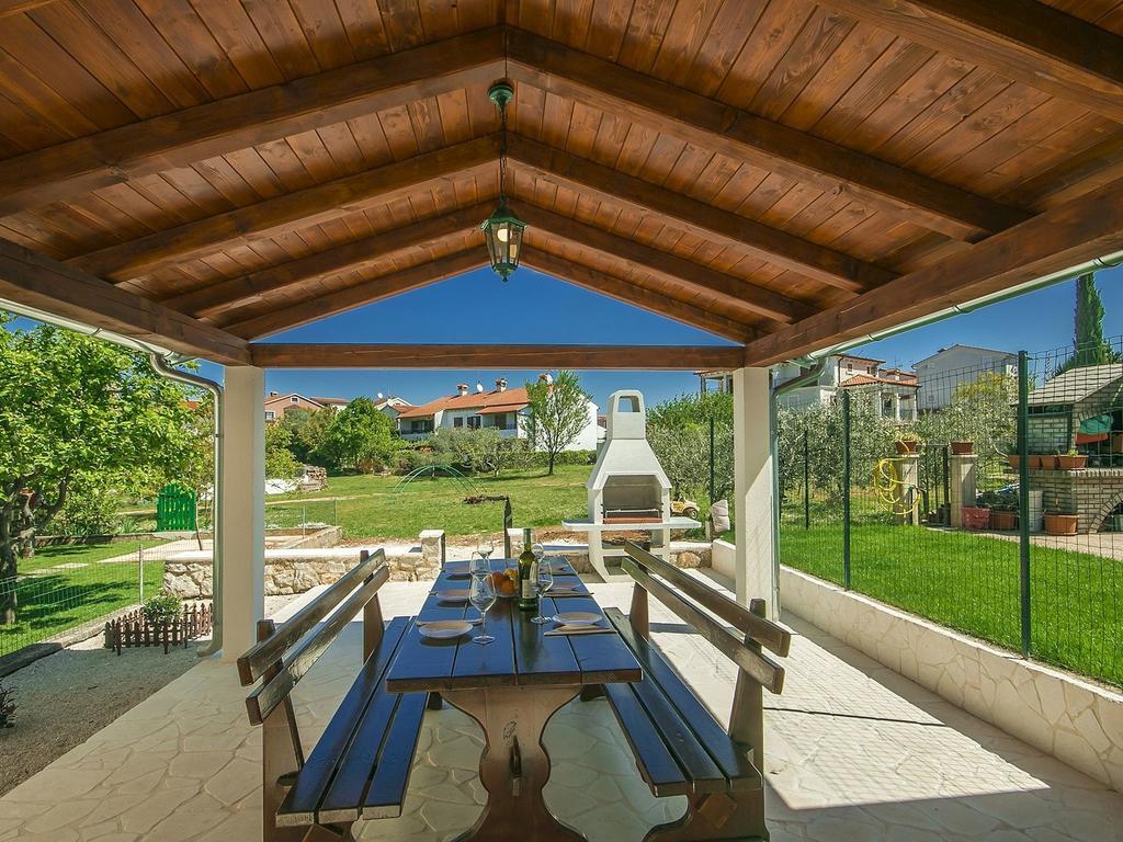 Charming Beachfront Holiday Home In Porec Bilik gambar