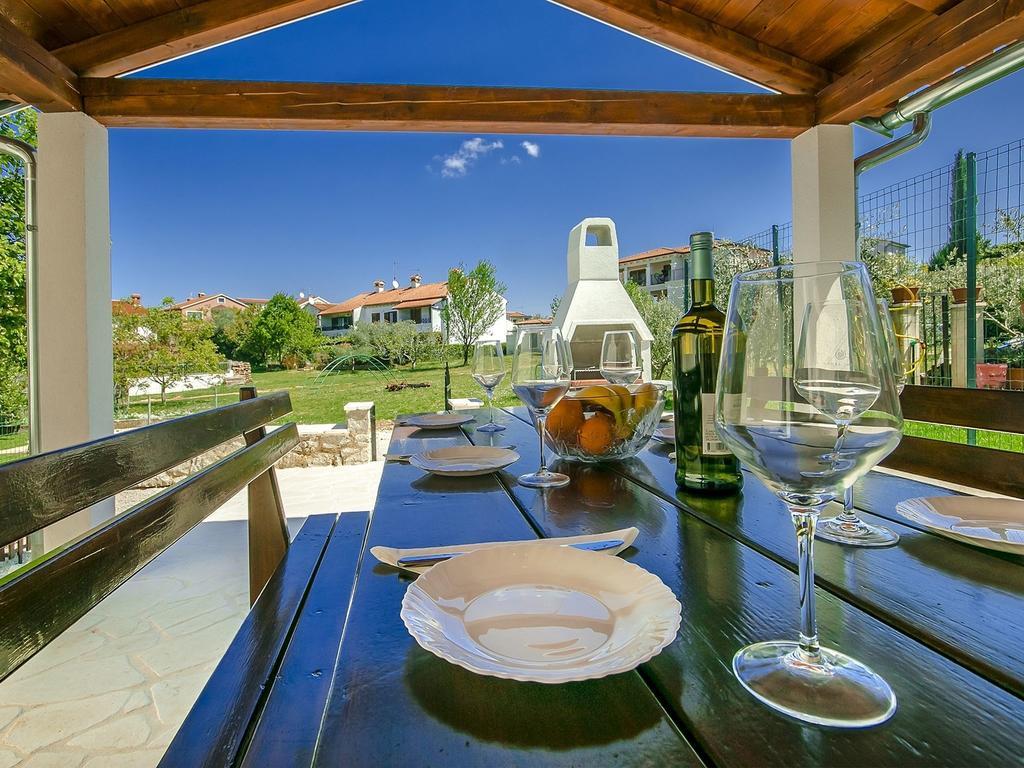 Charming Beachfront Holiday Home In Porec Bilik gambar