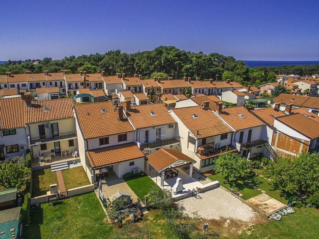 Charming Beachfront Holiday Home In Porec Bilik gambar