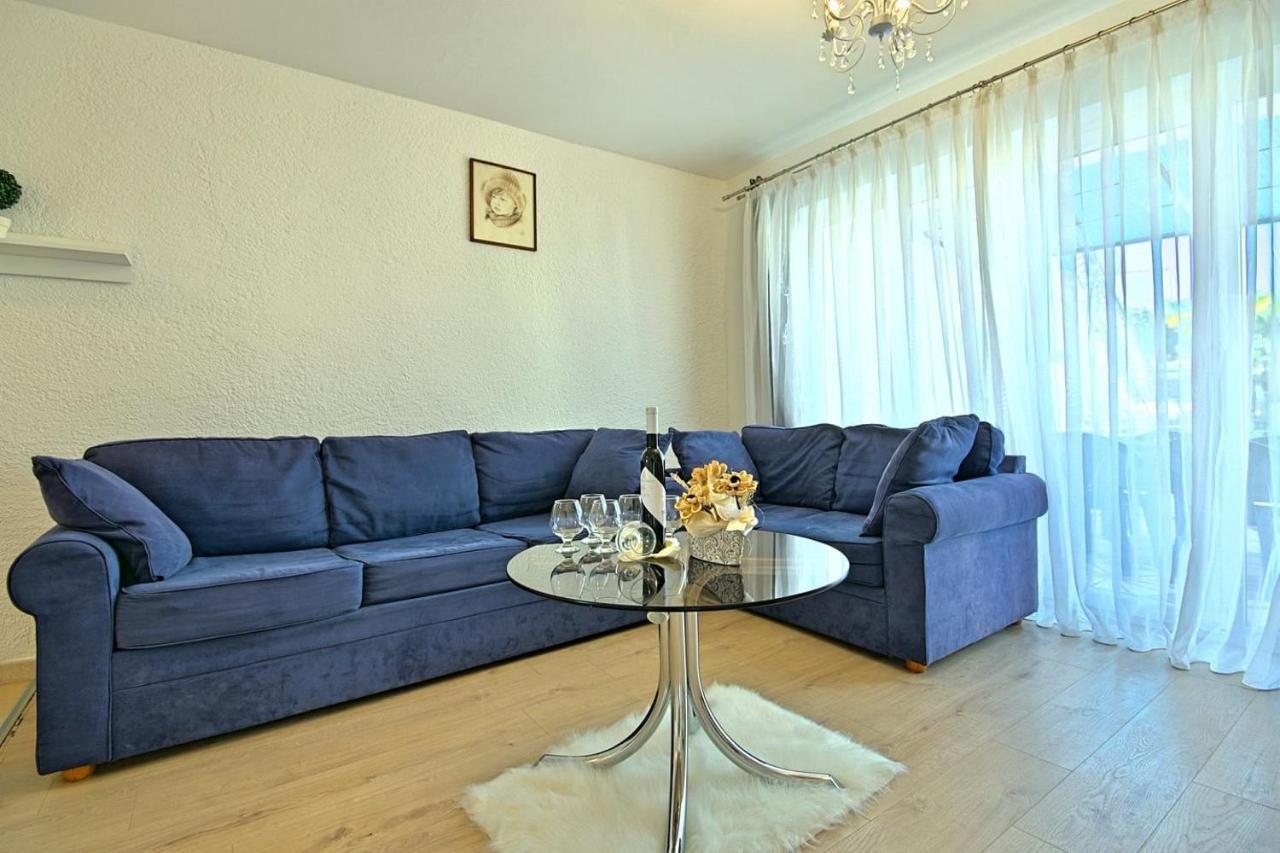 Charming Beachfront Holiday Home In Porec Luaran gambar