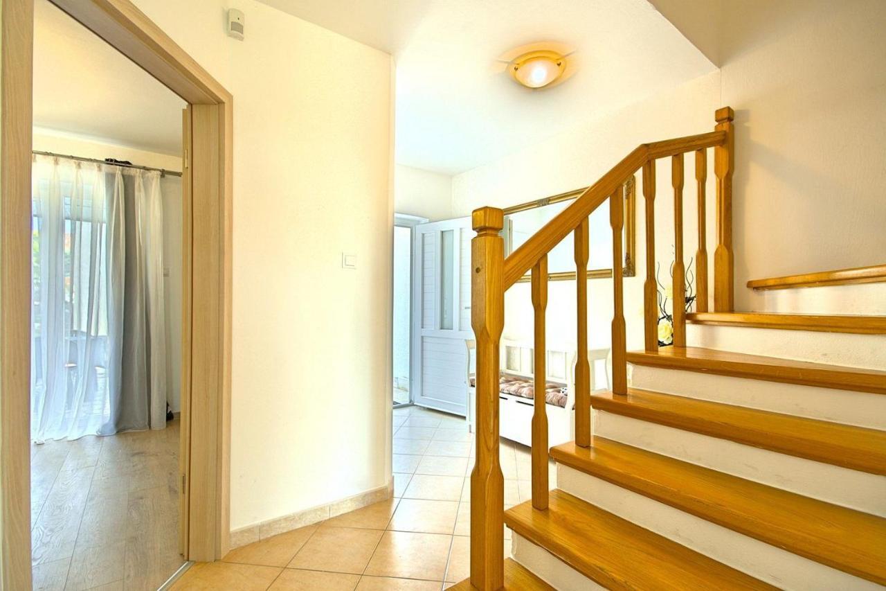 Charming Beachfront Holiday Home In Porec Luaran gambar