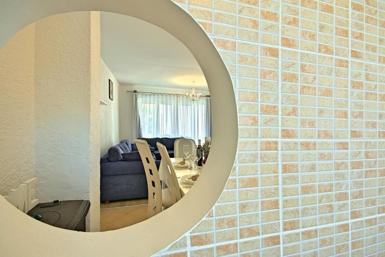 Charming Beachfront Holiday Home In Porec Luaran gambar